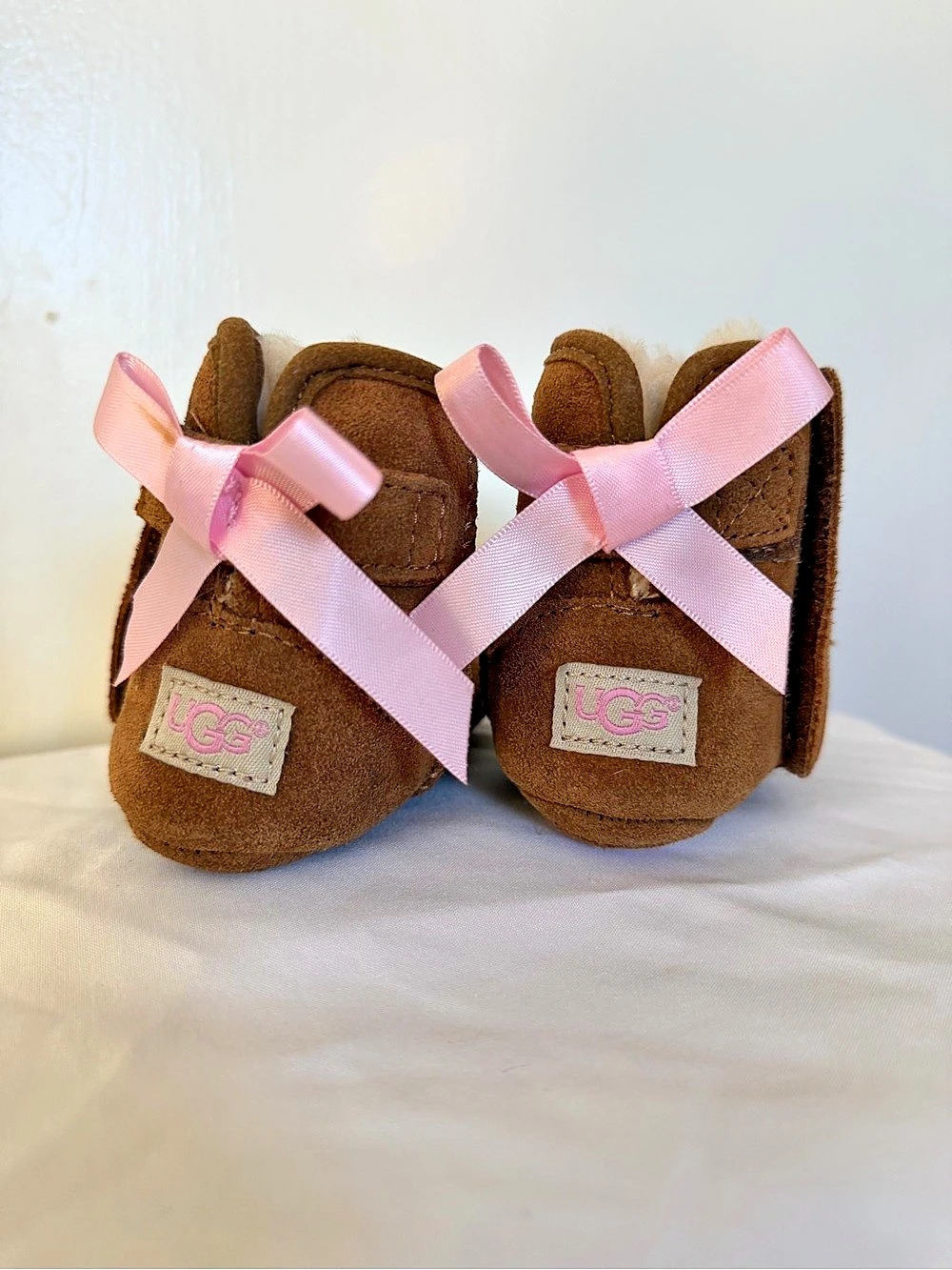 UGG Baby Jesse Bow II Booties Chestnut & Pink size 0/1 (0-6months)
